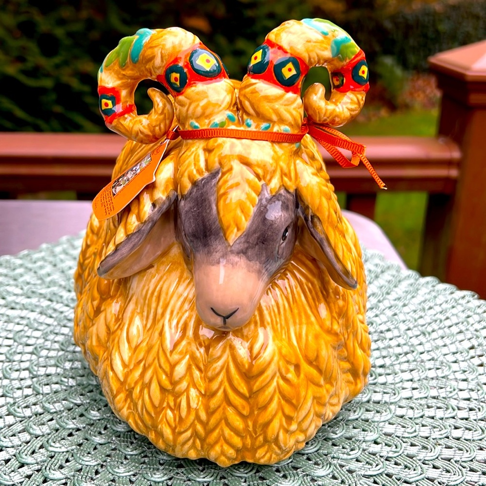 NWT gorgeous and unusual blue sky, Clayworks happy harvest edition Ram 2022
